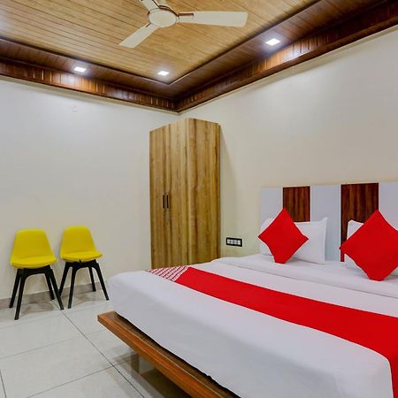 Hotel O Family Deluxe New Delhi Bagian luar foto