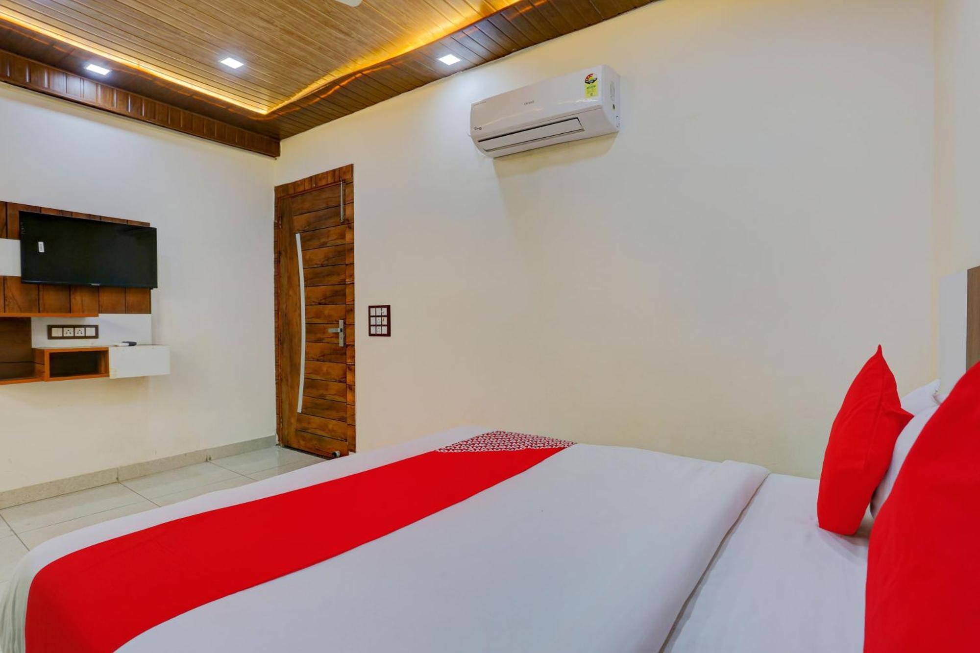 Hotel O Family Deluxe New Delhi Bagian luar foto