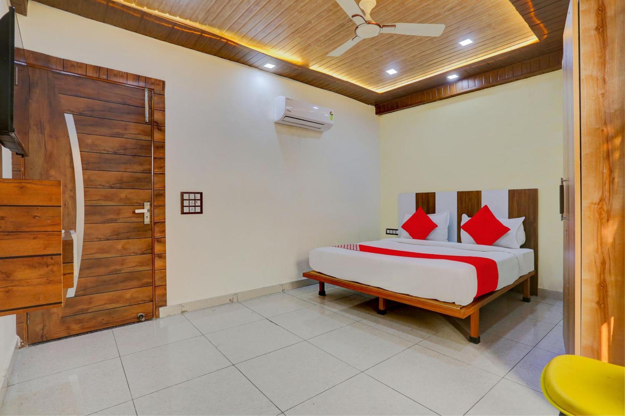 Hotel O Family Deluxe New Delhi Bagian luar foto