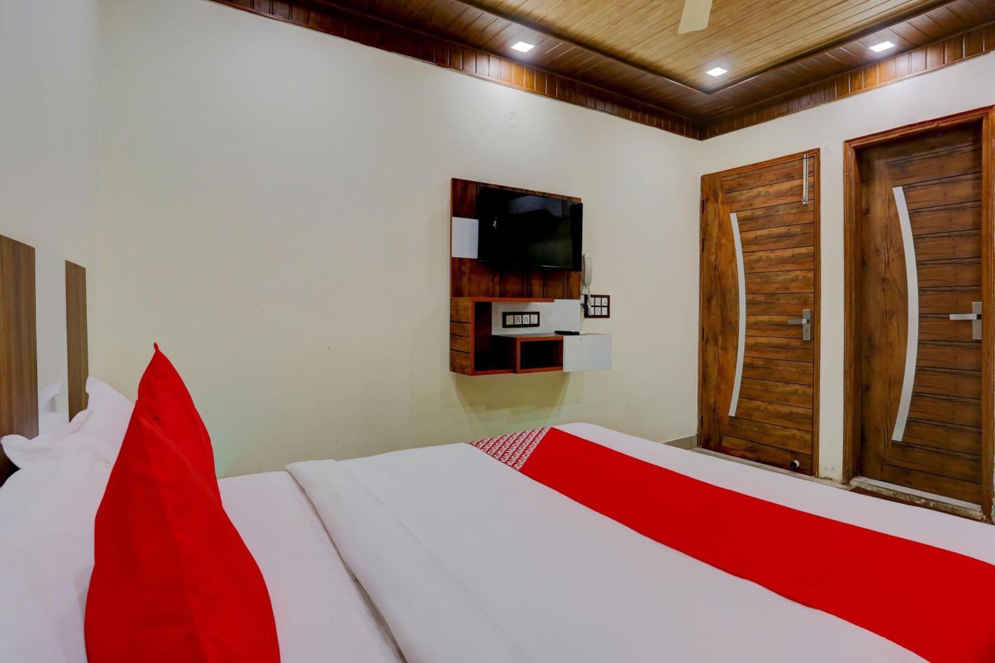Hotel O Family Deluxe New Delhi Bagian luar foto