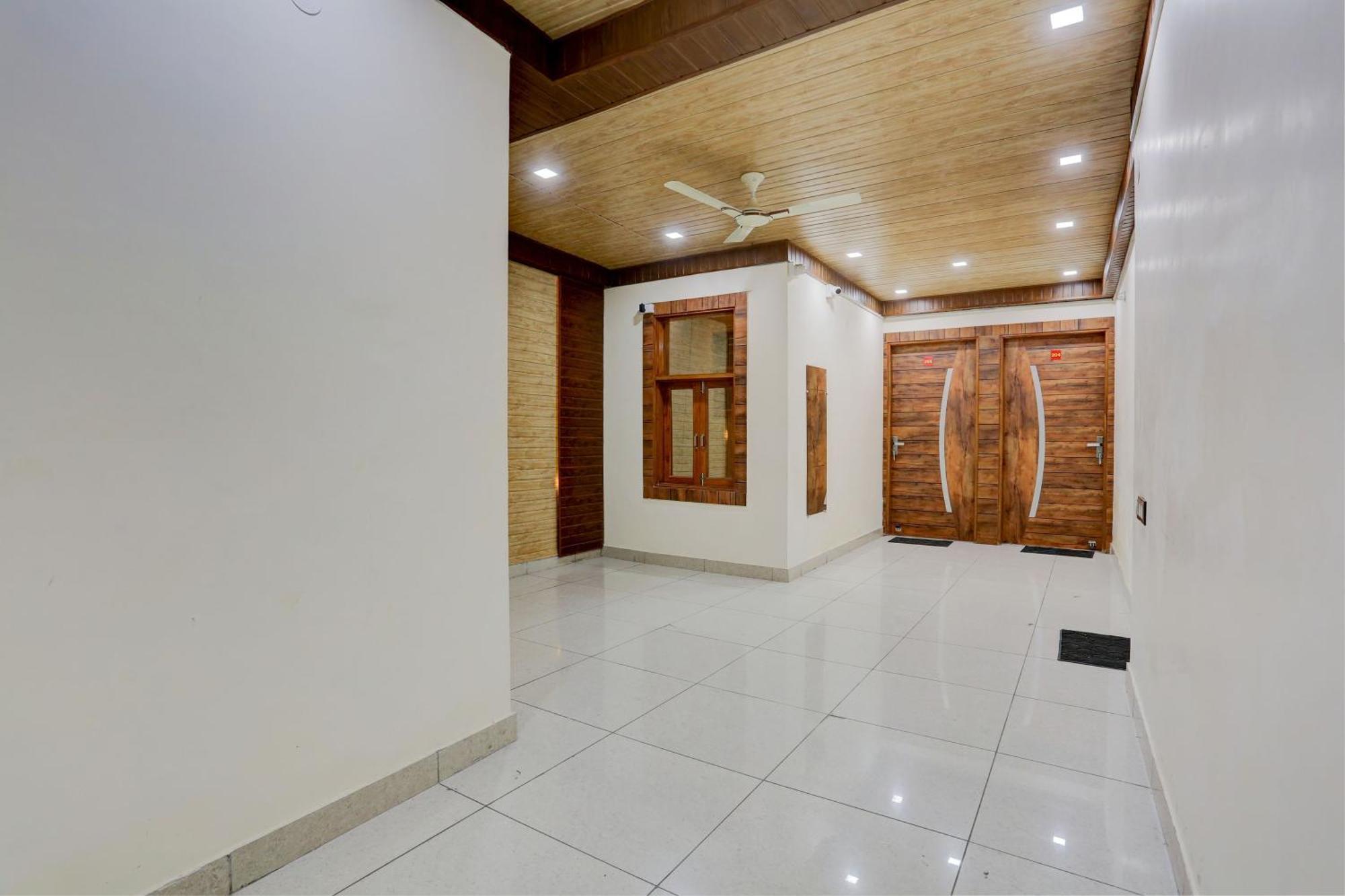 Hotel O Family Deluxe New Delhi Bagian luar foto